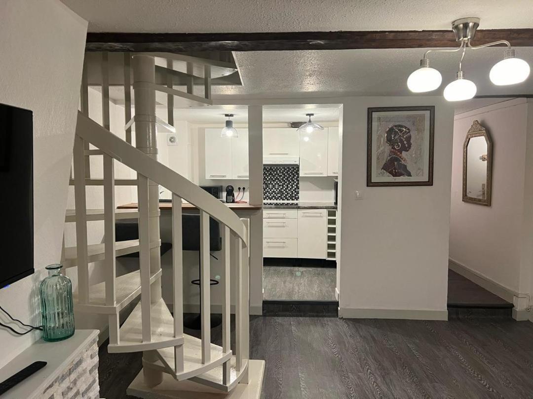 Ndiam 's Apartment